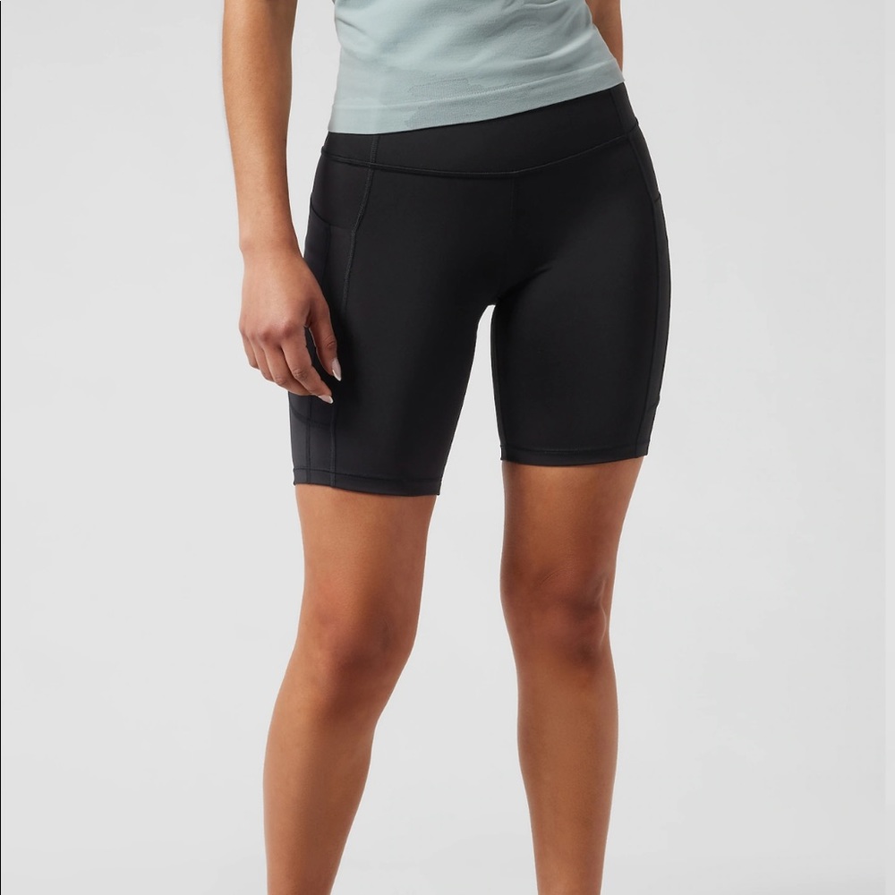 Athleta Ultimate Stash Pocket 7” shorts / S